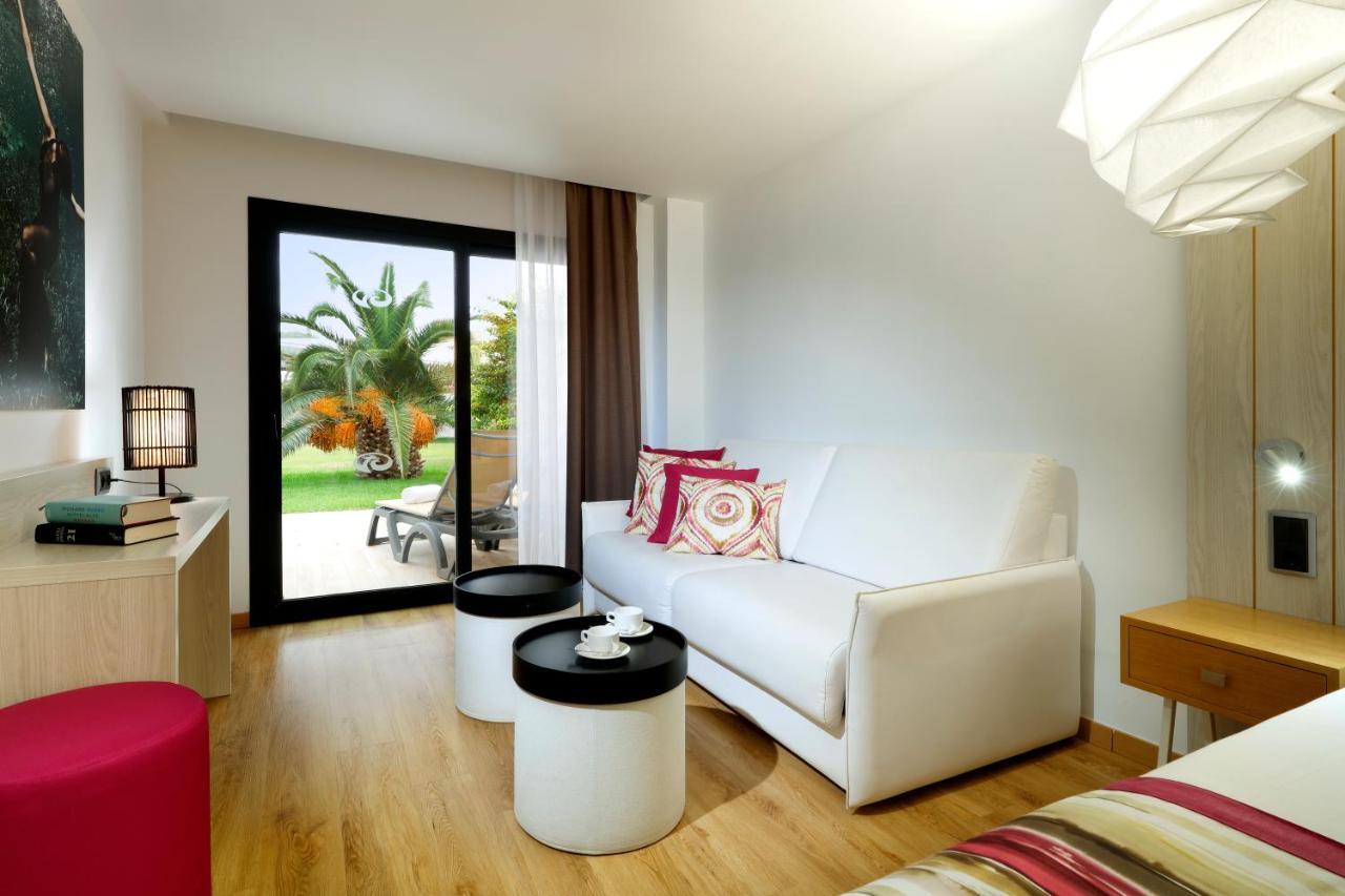 Superior Double Room Poolside