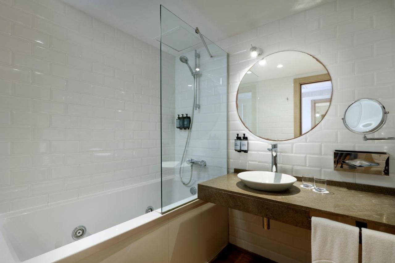 Superior Double Room Poolside